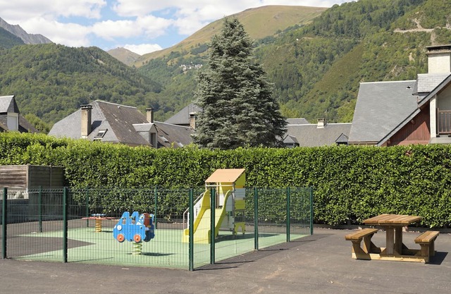 Apartment 'Vielle Aure Le 2 Bers' with Mountain View and Wi-Fi