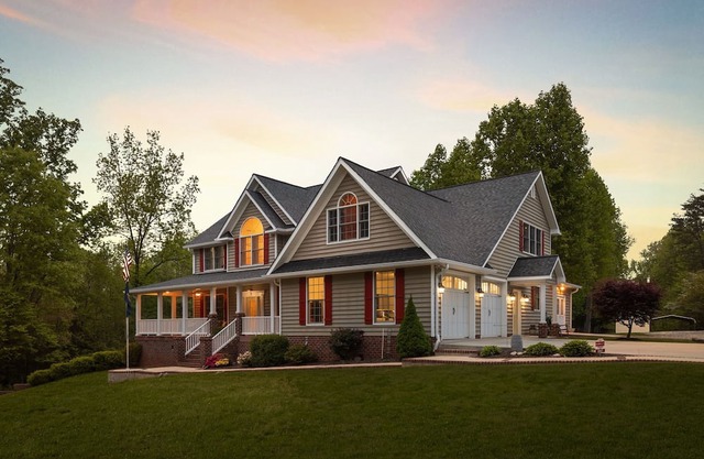 Spacious 5+ Bedroom with Pool, Woods, Creek, Near Yadkin Valley wine region