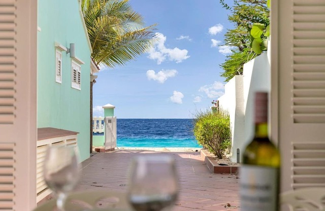 Kas Koral - Authentic, luxury oceanfront villa in Kralendijk