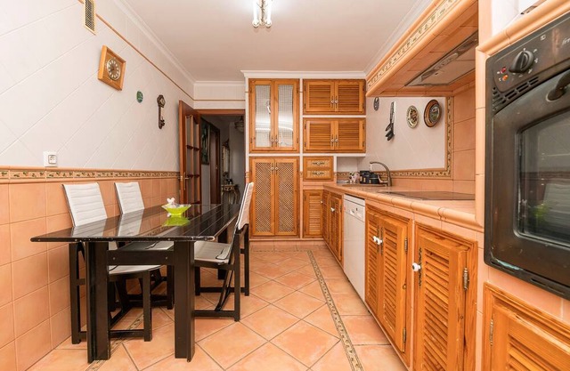 City House - Three Bedroom Apartment, Sleeps 4