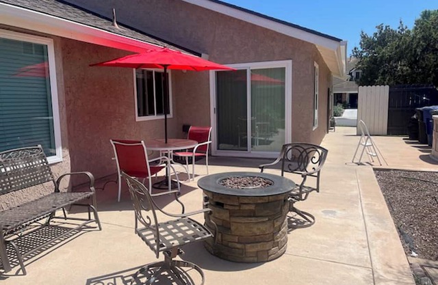 Comfortable 2-bedroom house with dedicated office space in serene Camarillo