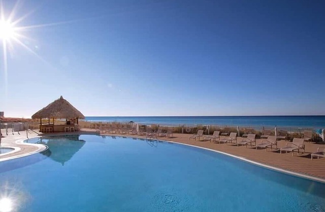 2br DX Upper Level Condo, Family Beach Fun!