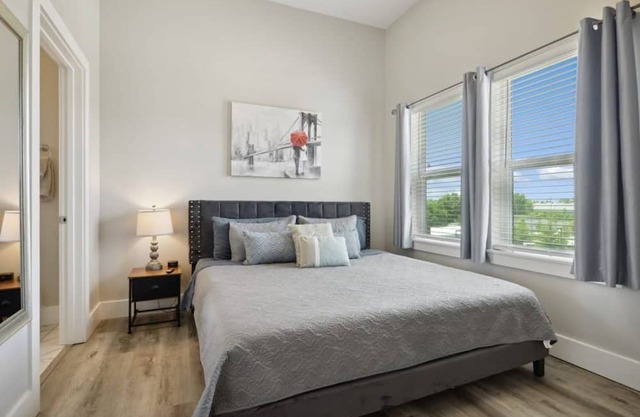 #3Q 1 bedroom, Sleeps 4, Close to LSU