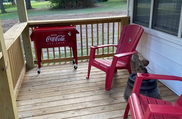 Cozy farmhouse near Fort Novosel sleeps 4, with full kitchen, laundry, & Wi-Fi