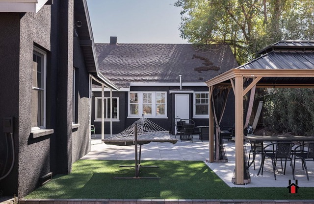 Renovated Retro Casita, Firepit Lounge, Hammocks!