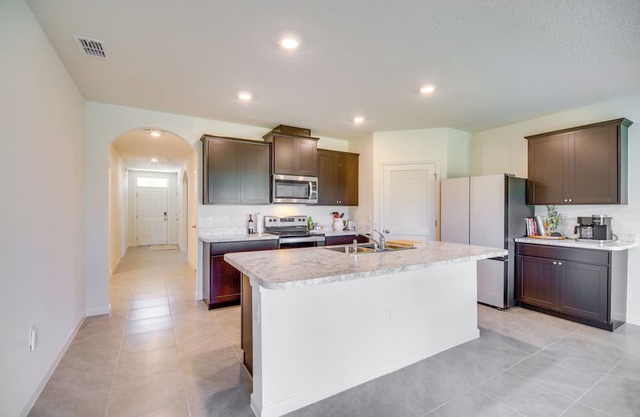 Pet-Friendly Sebastian Retreat: 7 Mi to Beach!