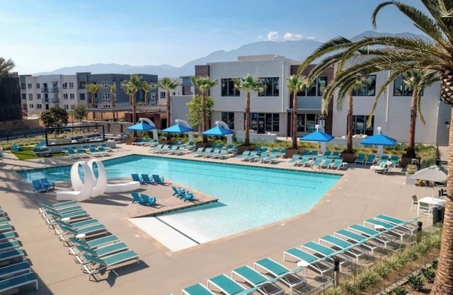 Luxury 2bedroom 2bath condo just 7 mins away from Ontario international Airport