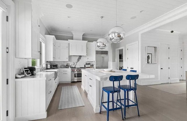 South of the Highway Wainscott - Modern FarmHouse...Walk to the Beach