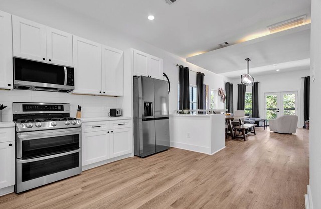 Elegant 1BR in Renowned Black House, Independence Heights Houston Oasis