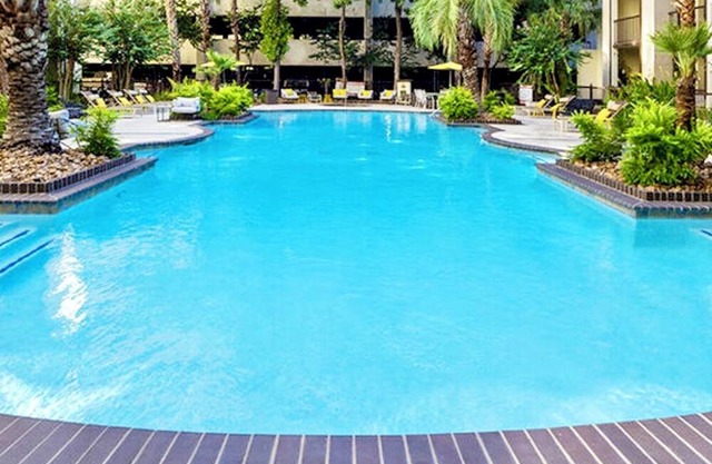Emerald Gem N Midtown! 8 minutes from everything in downtown/midtown houston!
