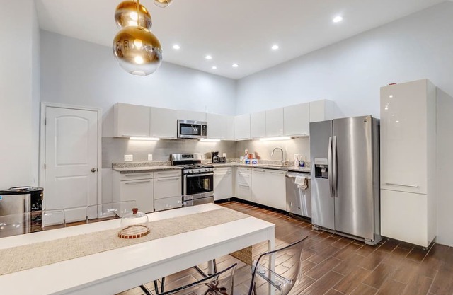 Luxury Halal Home! 3 Minutes From John Hopkins University and Downtown Baltimore