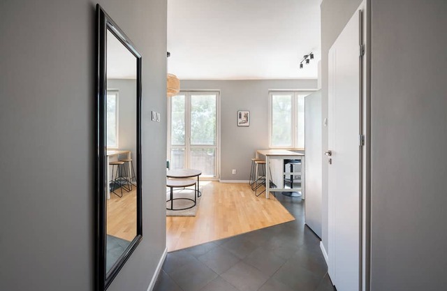 Rondo Wiatraczna Homely Apartment