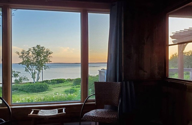 Sealport Cozy Cottage by the Sea, Blue Hill Bay, unique on island "Quiet-side"