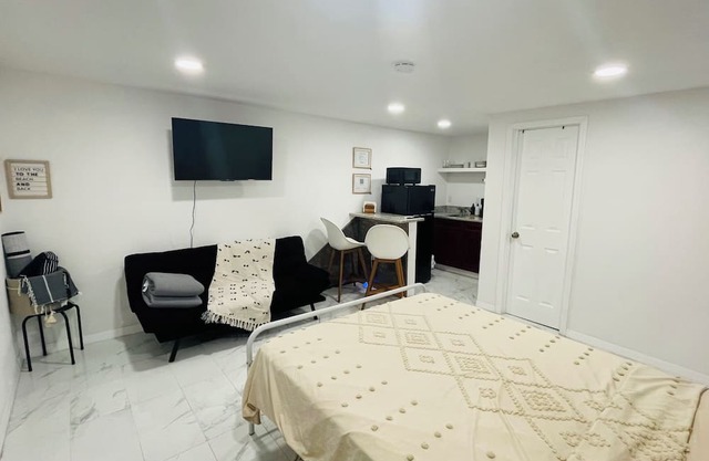 Private studio in the heart of Tampa, FL.