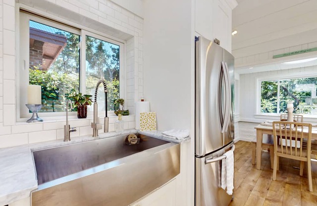 Relaxing retreat with washer/dryer & cable