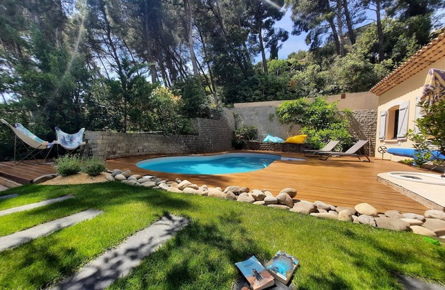 Villa en Provence, Nichée Dans les Pins