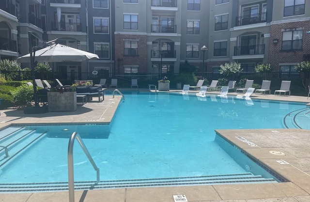 Sleek and Stylish Haven of Happiness w/private patio