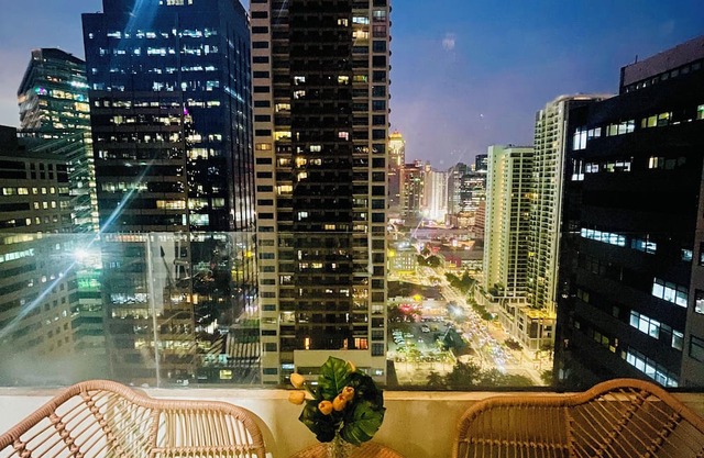 CITY HAVEN: BGC near Resto & Mall