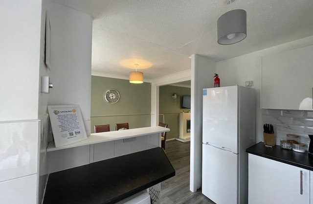 3 bdrm, with fab links & parking