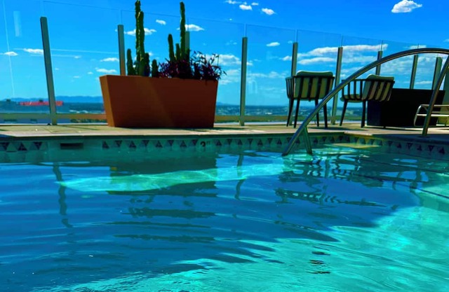 Experience Modern Luxury with Stunning City Views in Downtown Phoenix