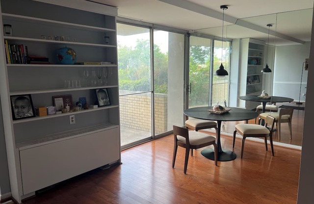 Stay Easy in Midcentury style