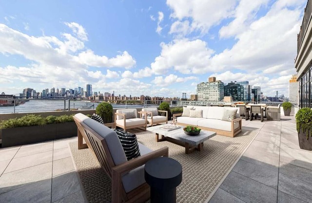 Luxury High Rise - Manhattan Views - Outdoor Pool - Williamsburg