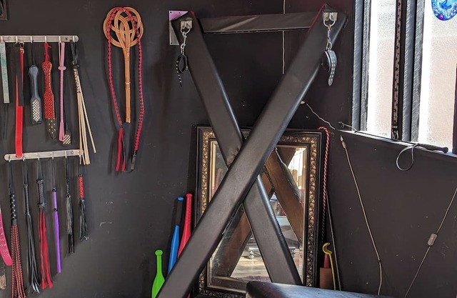 UNIQUE DUNGEON RETREAT - Experience your own 50 Shades of Gray Kink Adventure 😈