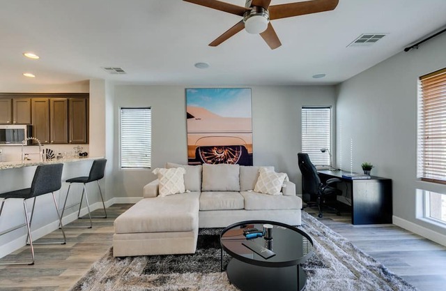 4 Story Desert Oasis 15 mins from Las Vegas strip