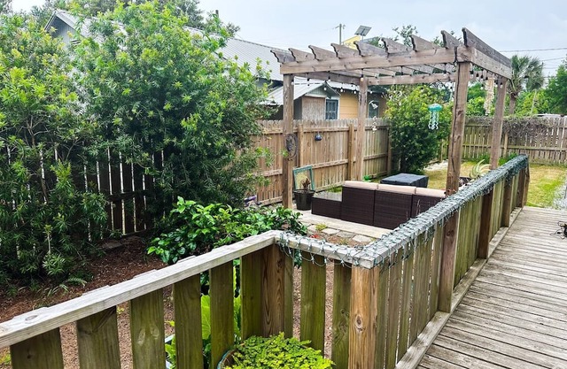 Charming 3 Bed 1 Bath 100 year old Cottage Near Downtown Pensacola and NAS