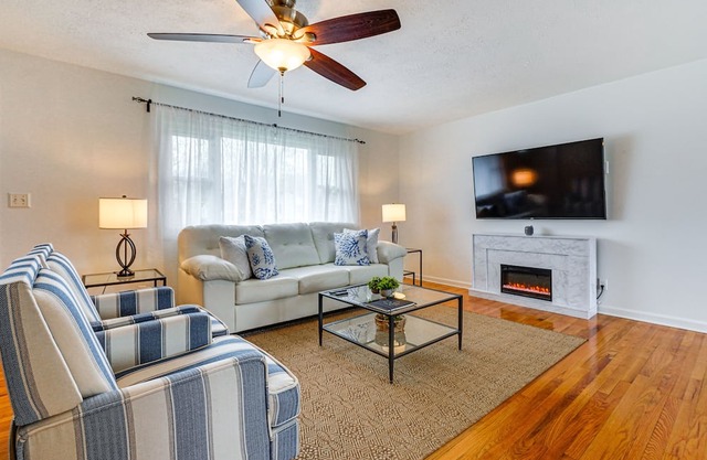 Cozy Reynoldsburg Home w/ Yard: 8 Mi to Columbus!