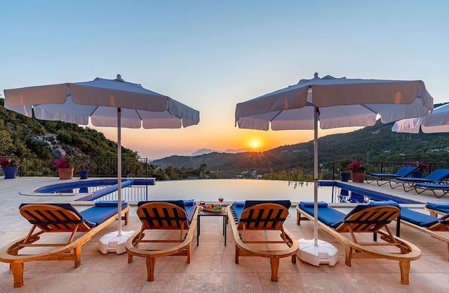 Beautiful 5-Bed sea view Villa in islamlar