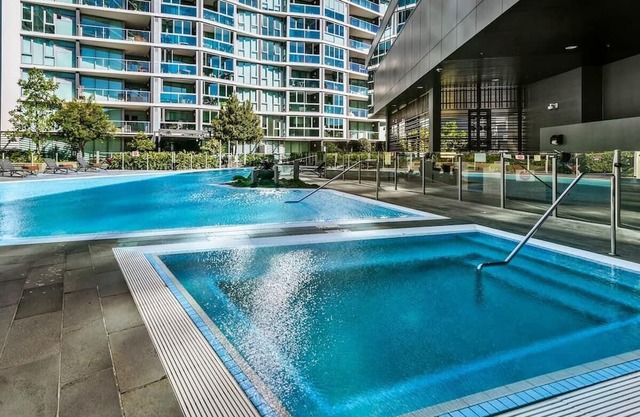 1-Bedroom Riverfront Apartment with Pool