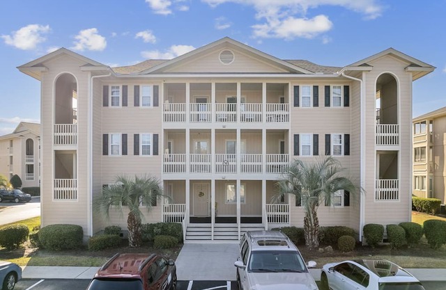Quiet 1 BR Condo located in Cherry Grove!