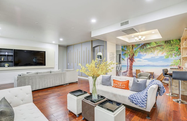 Spacious Anaheim Home < 30 Mi to DTLA!