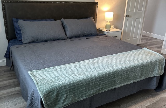 Cozy 4-bedroom house in Lakeland with AC, WiFi, close to shopping