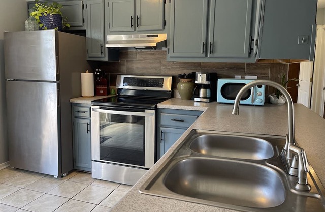 Cozy 2-bedroom condo in beautiful Fort Walton Beach with WiFi.