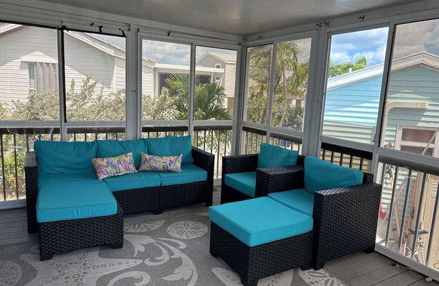 "Venture Out" into the Sun & Sea. Cozy cottage near the water!