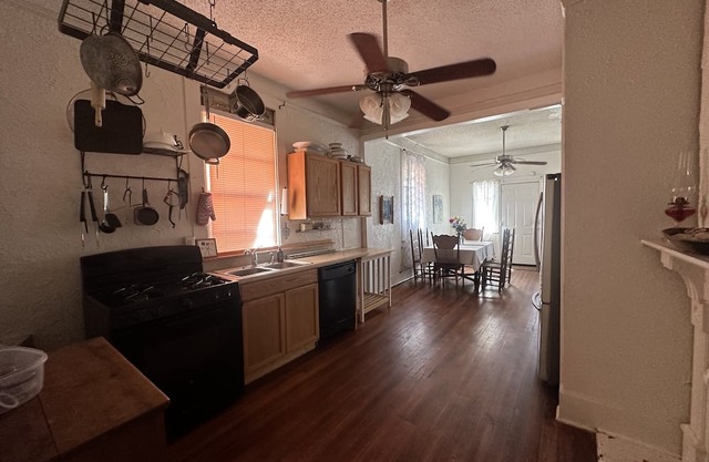 Art & Crafts cottage in historic Carrollton neighborhood