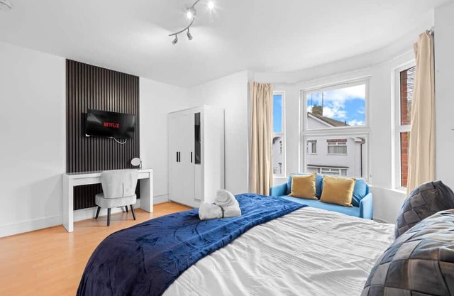 Amazing, Spacious 4BR Home: Weekly | Monthly Stays