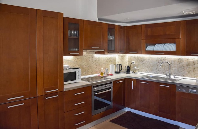 Kiki’s 3BD apt. with Citrus Garden & BBQ