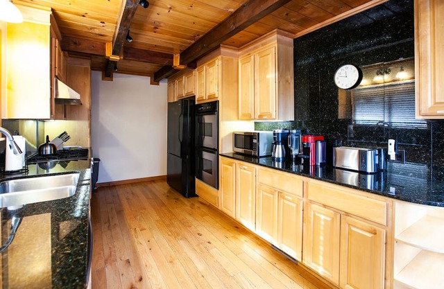 Rubicon Compound - Main House + Garage Studio