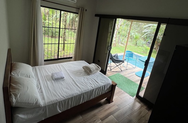 EcoSky "Tranquil Retreat Near La Fortuna: Private Pool, Lake Access, and More!"