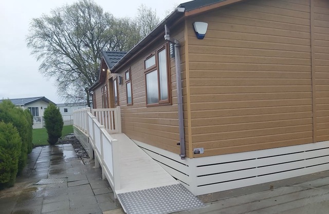 Meadow view Lodge - Overlooking the duck pond (D/F)