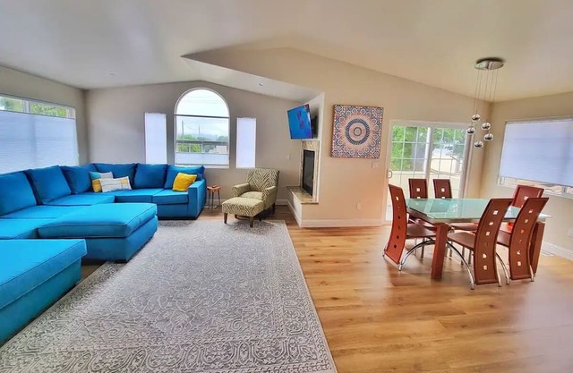Spacious, Newly Renovated, PetFriendly by Monterey