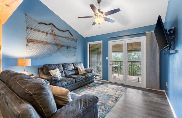 2 Pools 7 Min To SDC, Fishing Pond