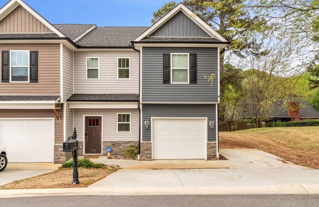 Charming Townhome near Downtown Anderson