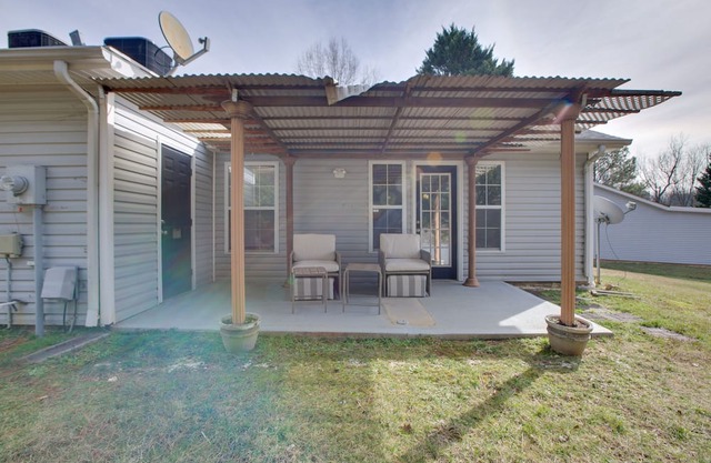 Cozy Greensboro Vacation Rental, 5 Mi to Downtown