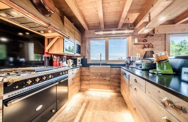 Chalet 'Le P'tit Suisse, Chalet Savoyard' with Lake View & Mountain, Private Terrace and Wi-Fi
