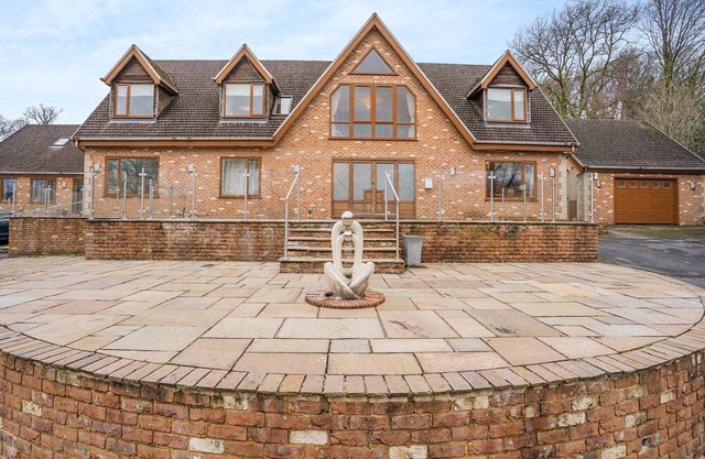 5 bedroom accommodation in Neath