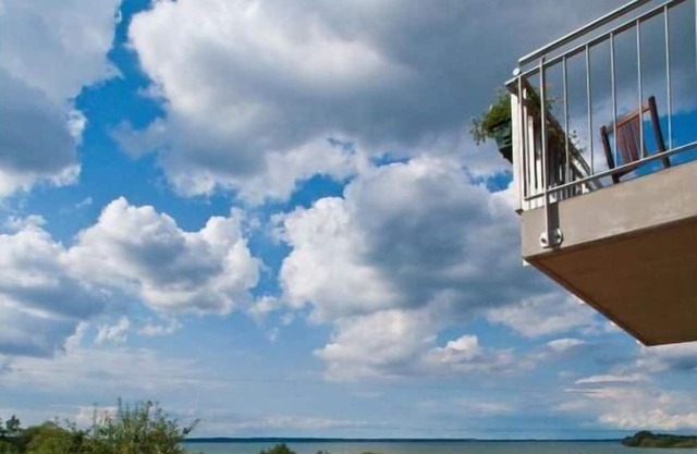 Holiday home with lake view